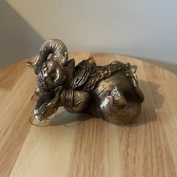 Vintage elephant sitting on its back statue decor EUC - Picture 1 of 5